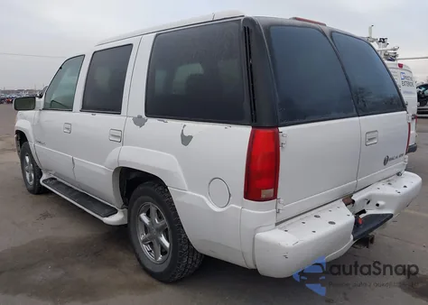 2000 Cadillac Escalade Standard z USA, uszkodzony, nr VIN 1GYEK13R8YR141139